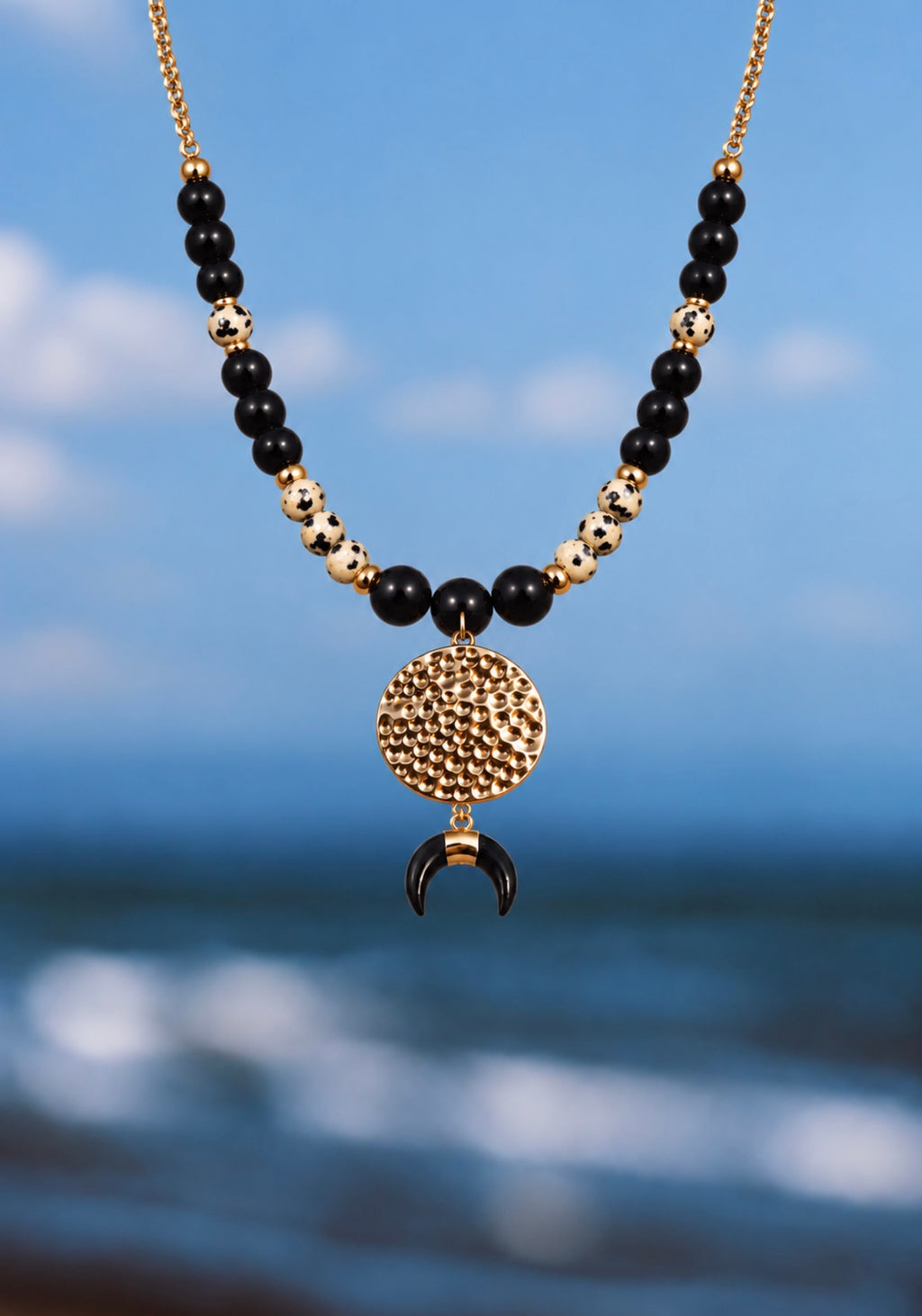 Collar Luna negra.